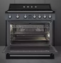 Pack piano Smeg Victoria 90cm induction avec hotte gris ardoise et crédence noire