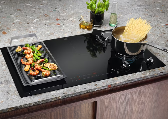 Plaque de cuisson induction 60cm 5 foyers Noir - Electrolux Réf. EIV84550