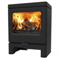 Poêle à bois SKYE 7.4kW sur bûcher - CHARNWOOD Réf. 009/SKYZ-E700SS-D coloris noir (autres coloris en option)