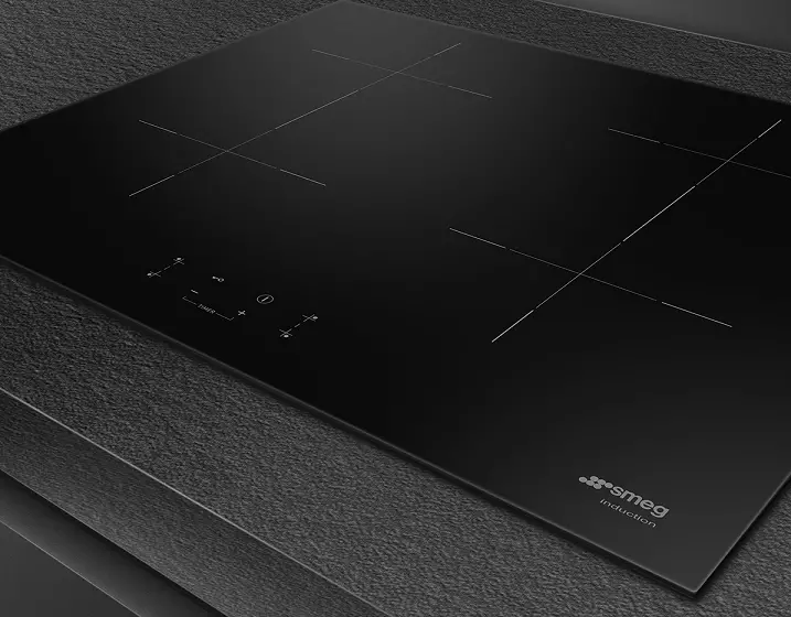 Plaque De Cuisson à Induction SMEG 4 Foyers – 60 Cm, Noir, Avec Détection Automatique De La Taille Des Casseroles